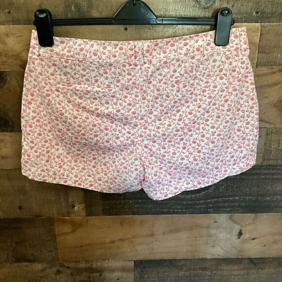 Old Navy Shorts Casual Zipper Button Closure White Red Floral Pockets Women 10 - Picture 8 of 9